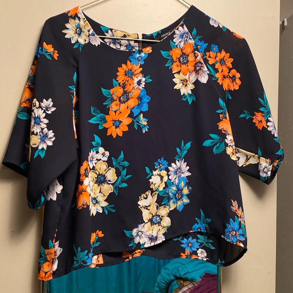 Juniors Size S Crop Top